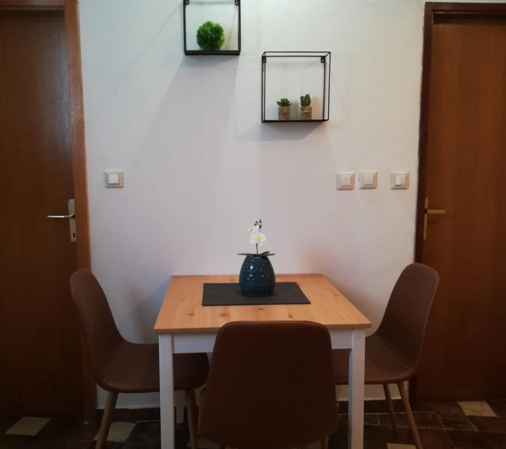 Apartments Carevic Ante Baška Voda エクステリア 写真