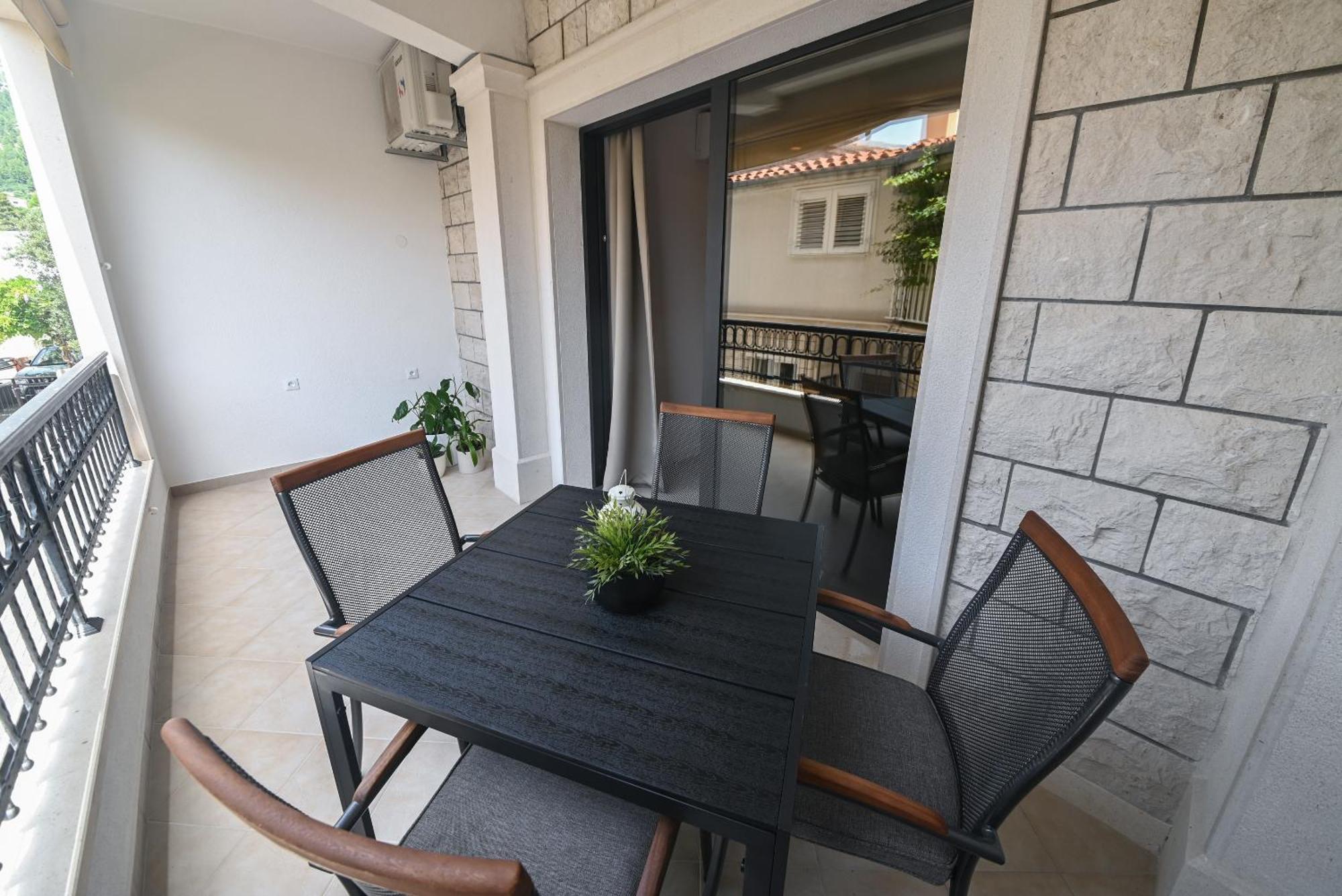 Apartments Carevic Ante Baška Voda エクステリア 写真