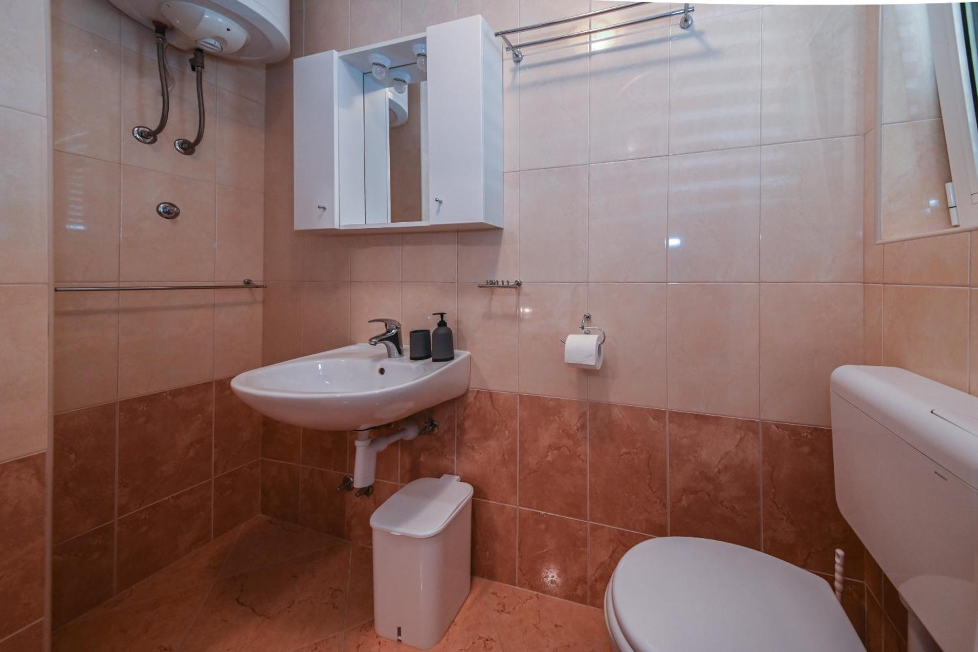 Apartments Carevic Ante Baška Voda エクステリア 写真