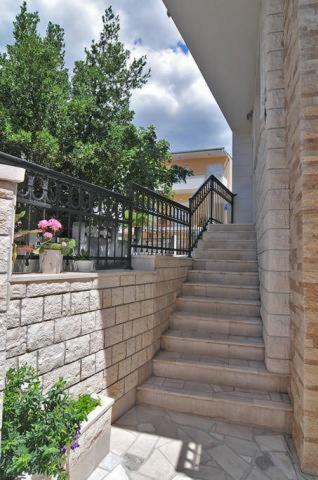 Apartments Carevic Ante Baška Voda エクステリア 写真