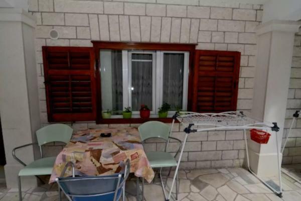 Apartments Carevic Ante Baška Voda エクステリア 写真