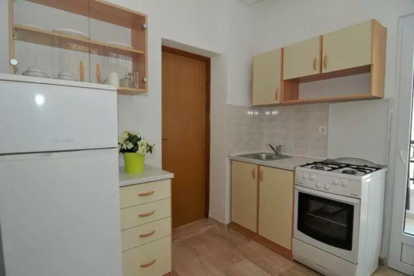 Apartments Carevic Ante Baška Voda エクステリア 写真